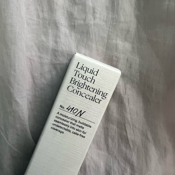 Rare Beauty Concealer - Picture 2 of 6